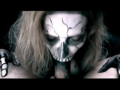 ❤️ Demon cailín sucking coileach lena béal dubh agus shlogtha cum. ❤❌ Fucking linn