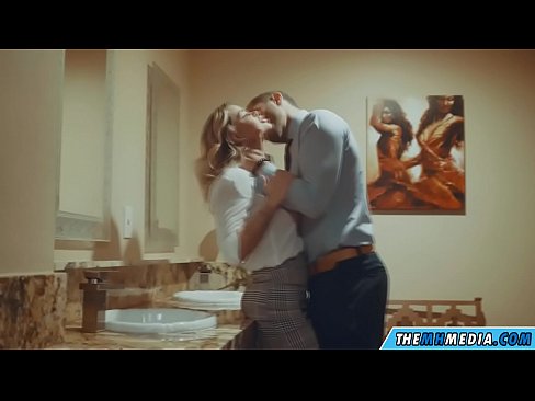❤️ Nuair a mheallann blonde busty tú i seomra scíthe poiblí ❤❌  Fucking  linn